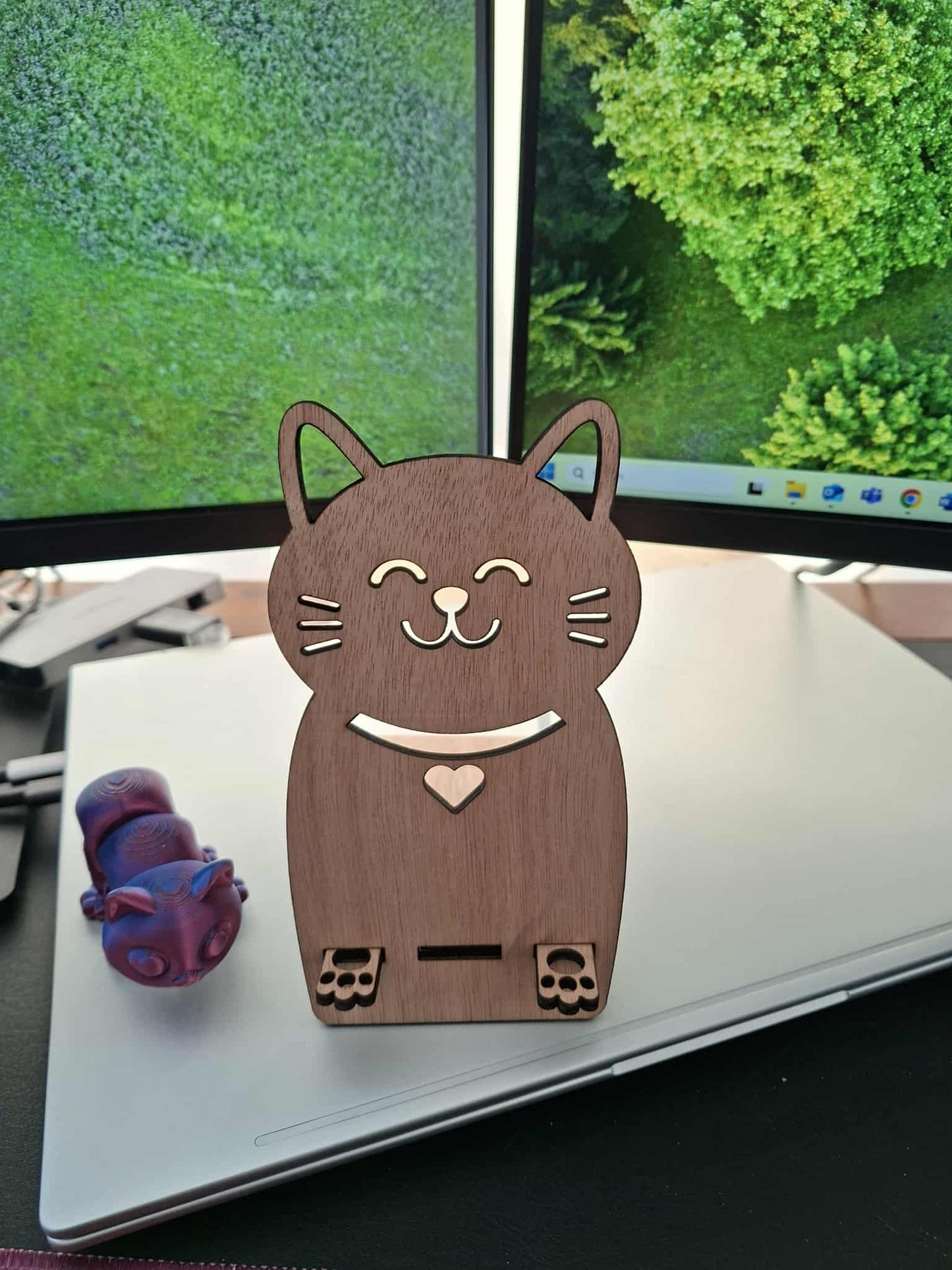Cat cellphone holder - wood