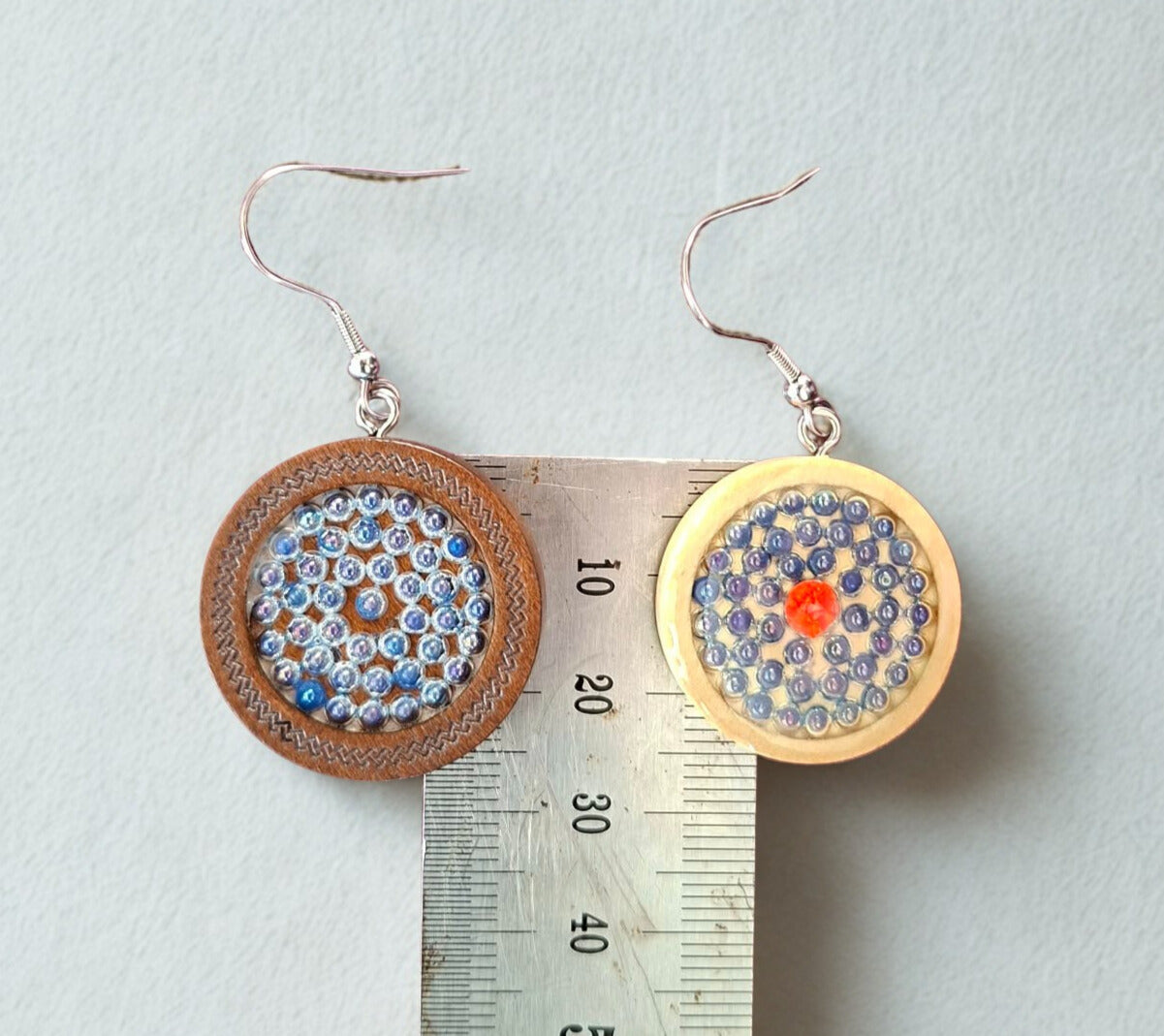 Wood and resin "bubble" earrings - blue and red