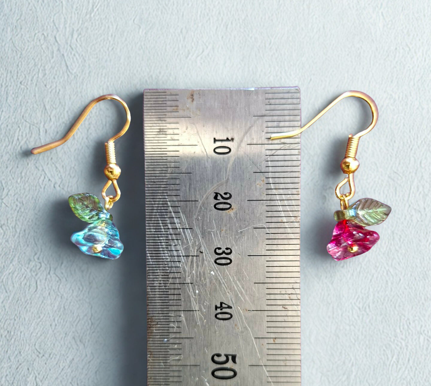 Tiny glass flower earrings - red tones