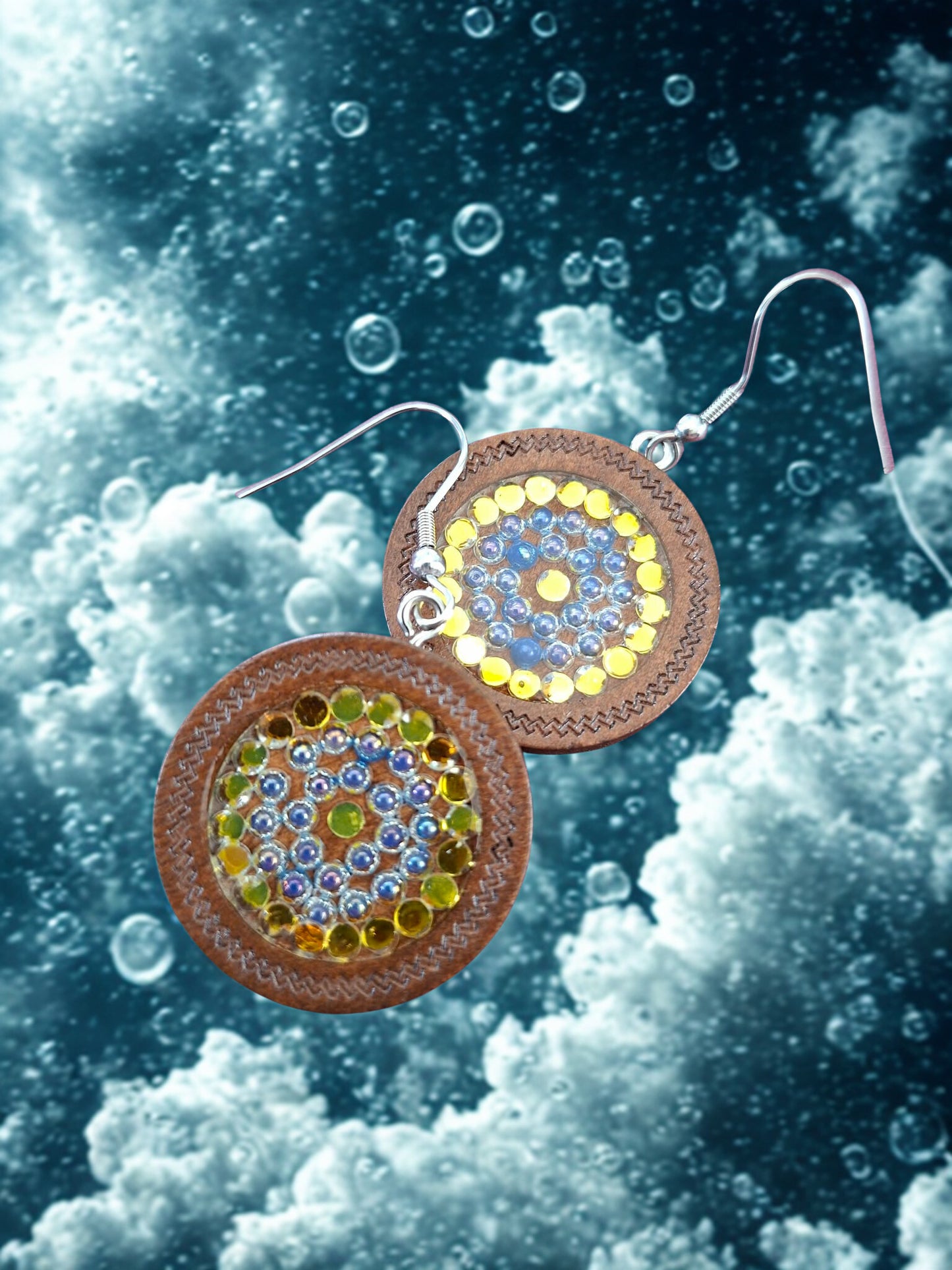 Wood and resin "bubble" earrings - gold and blue