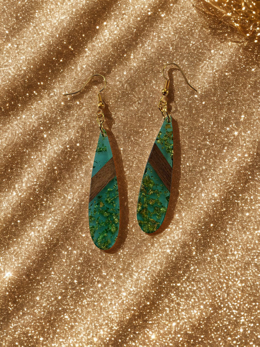Glittery resin and wood drop earrings - green