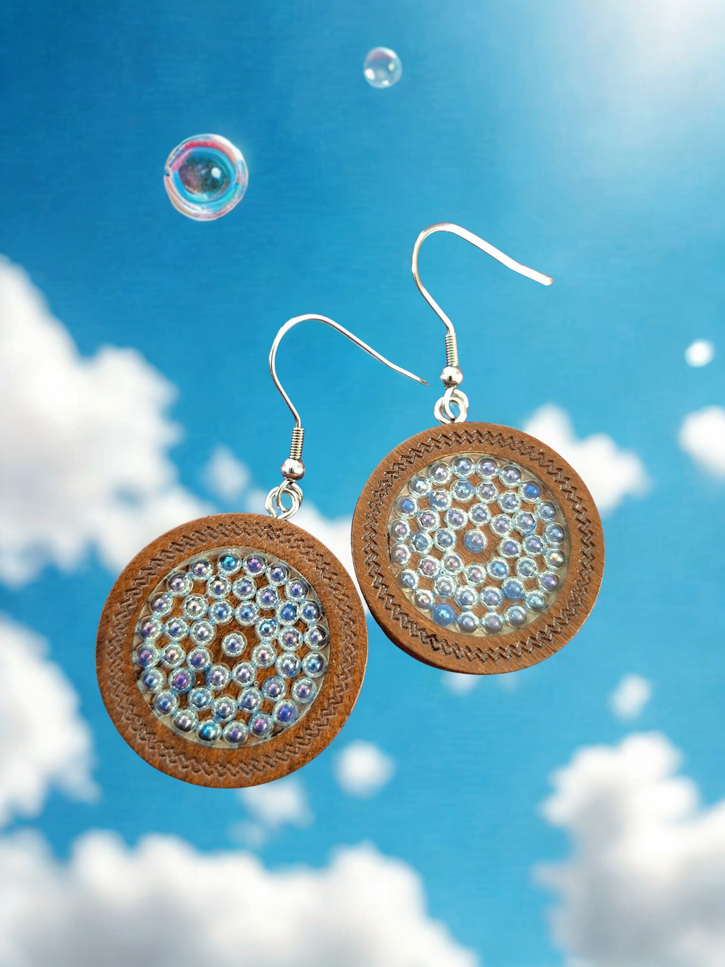 Wood and resin "bubble" earrings - blue